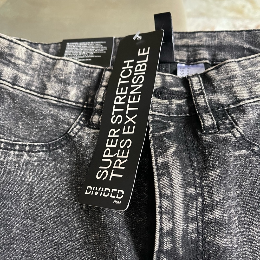 Brand new H &M size 6 black super skinny jeggings! Smoke free home NWT